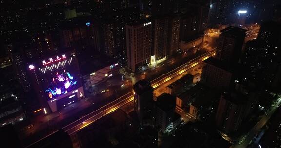 西安疫情救护车城市行驶疫情下的城市夜晚