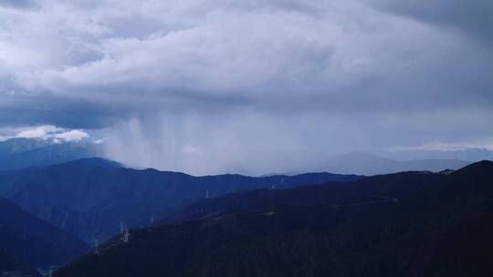 甘孜雅江高原上的震撼下雨延时摄影