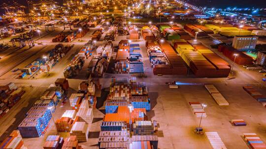 8K航拍货运港口码头集装箱运输加班工作延时