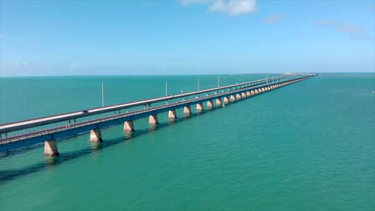 佛罗里达群岛7英里桥宽缓慢移动的左空中无人驾驶飞机拍摄视频素材模板下载