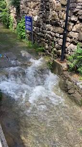 济南南部山区响呼噜泉，泉水喷涌势头强劲