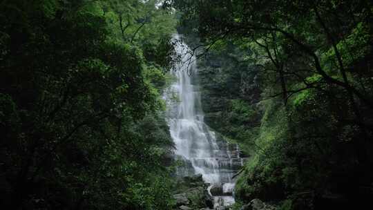 山谷瀑布水流带声音