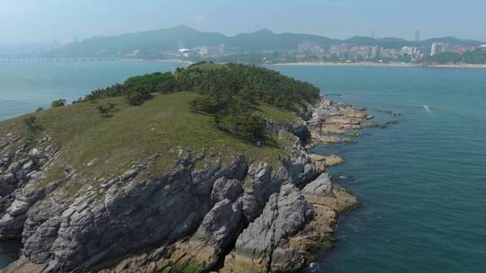 4k航拍大连付家庄海边对面海岛风景