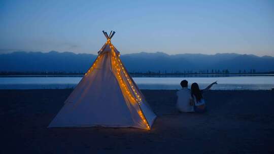 情侣户外湖边露营帐篷星空营地视频素材模板下载