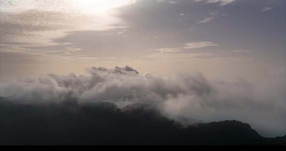 丁达尔光高山风云涌动大山延迟