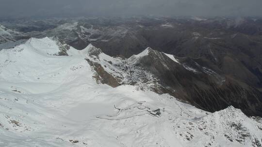 20221124四川阿坝达古冰川雪山4k航拍白天 _0549