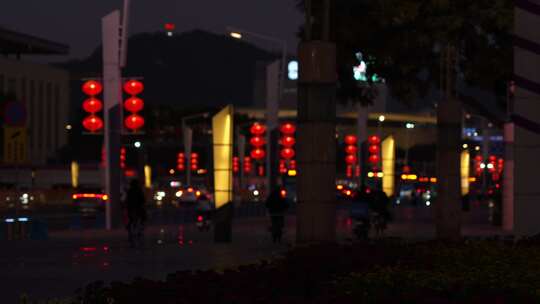 春节夜晚张灯结彩的城市街头