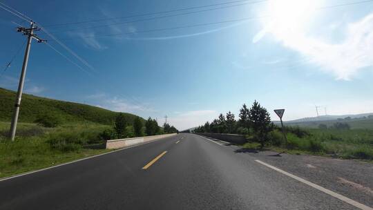 开车第一视角沿途风景 行驶在公路上