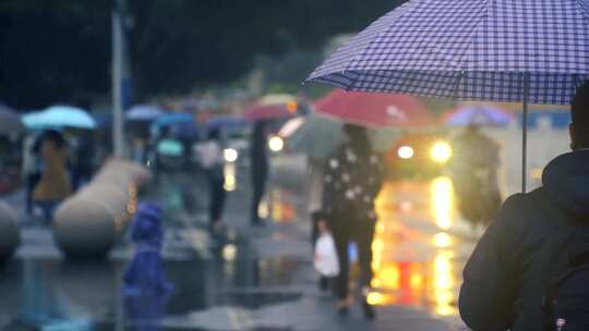 雨天24傍晚行人