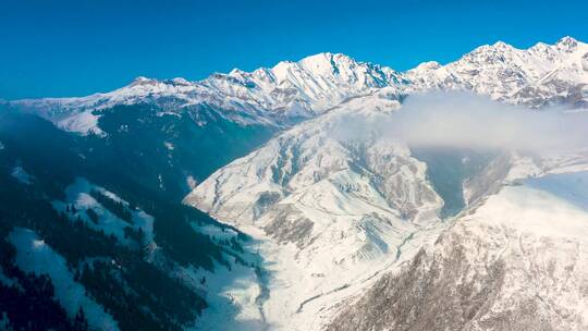 新疆天山雪山托木尔峰