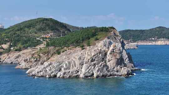 航拍威海市环翠区北环海路猫头山秋季风景