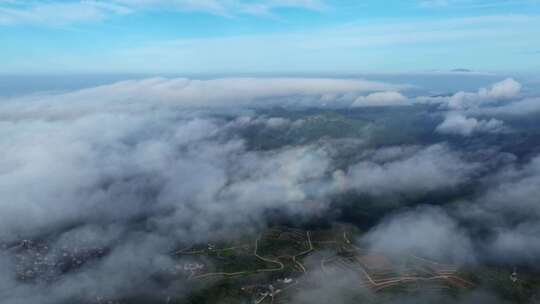 航拍临海兰田云海下的高山农村9