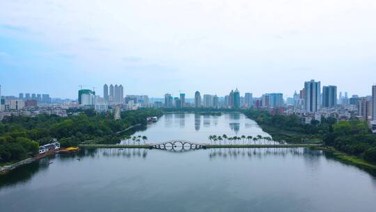 广西南宁天际线南湖公园天空之镜风景航拍