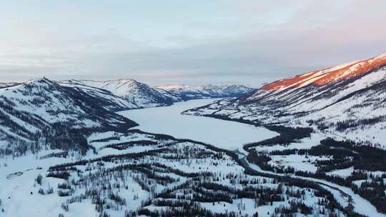 新疆阿勒泰地区喀纳斯景区雪景航拍