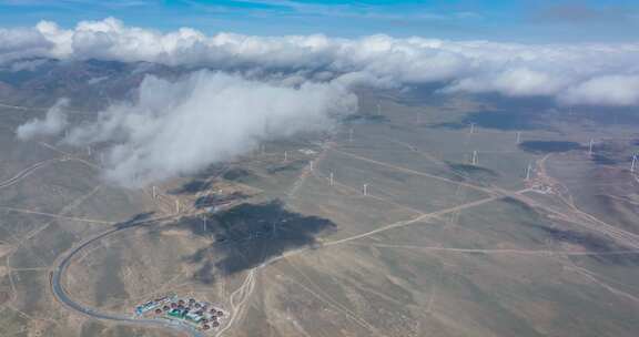 【正版4K素材】航拍新疆风力发电风车