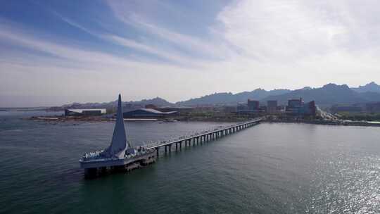 航拍青岛西海岸海军公园栈桥特写