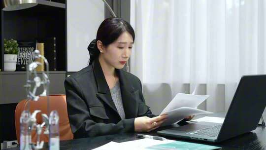 商务办公女白领办公日常