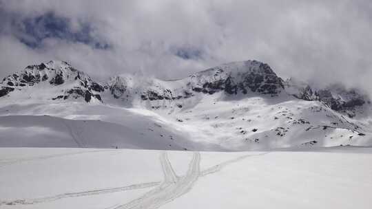 高海拔洛基雪穹顶山