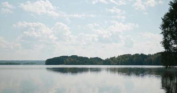 湖泊全景