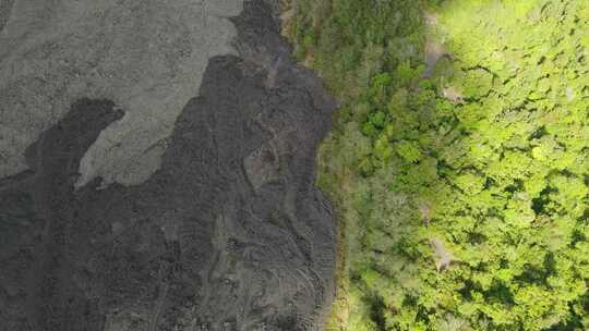 爆炸危险的火山