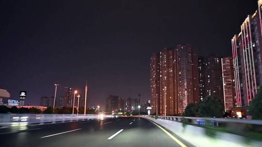 夜晚城市街道开车街景城市夜景