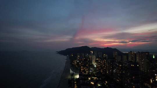 夜幕降临的海湾度假区航拍