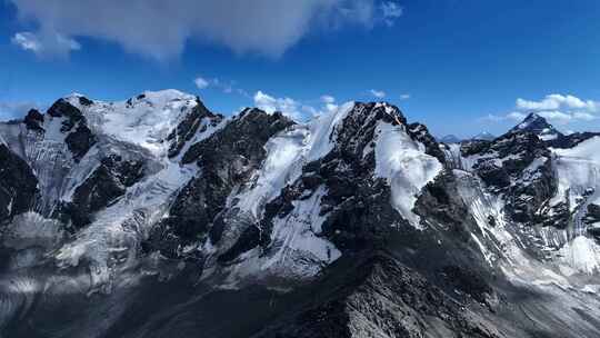 新疆天山雪山