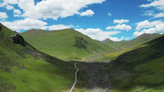 航拍山间公路 草原天路风景