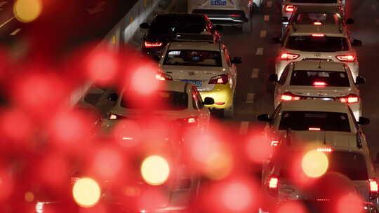 城市街道车流新年灯笼