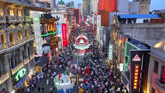 辽宁沈阳中街步行街人群拥挤