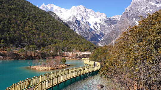 云南丽江玉龙雪山蓝月谷廊桥自然风景