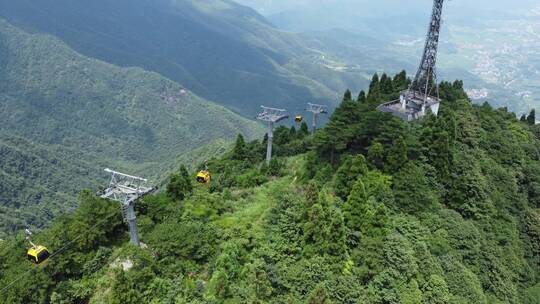 夏天武功山航拍蓝天白云绿山