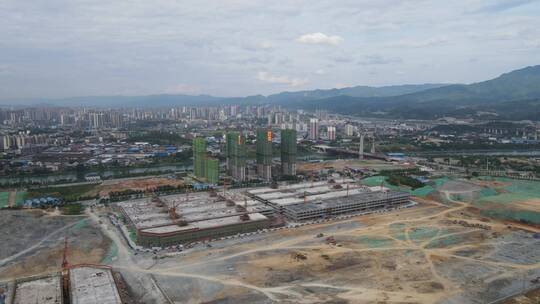 航拍城市建设工地施工吊塔