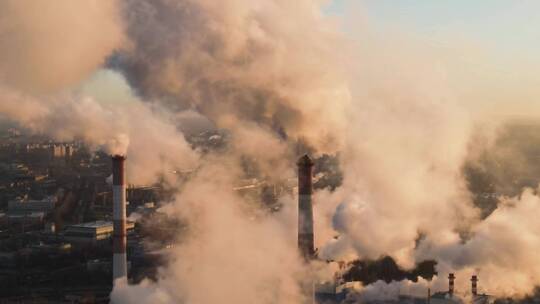 高空航拍厂房烟囱大气污染排放1