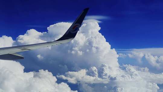 飞机视角高空中奇特的云彩
