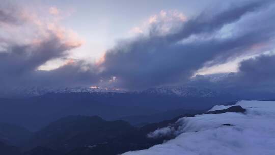 航拍西藏牛背山云海大山晚霞云星空日出自然