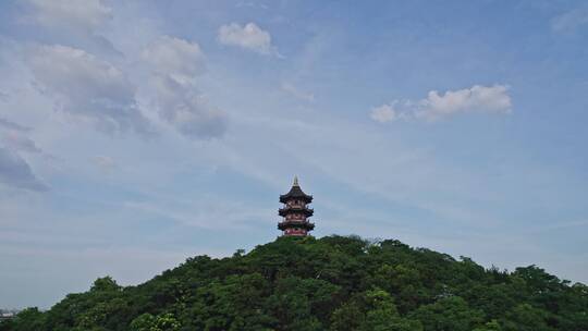 绍兴文笔塔与世茂天际中心城市建筑风光