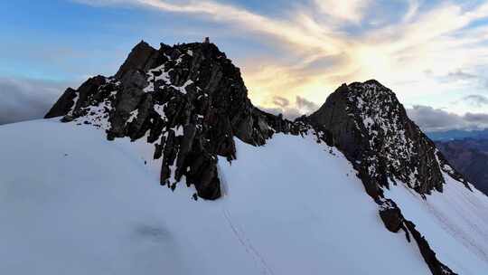 航拍川西贡嘎山卫峰乌库楚雪山风光