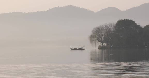 杭州西湖冬季清晨晨雾空镜