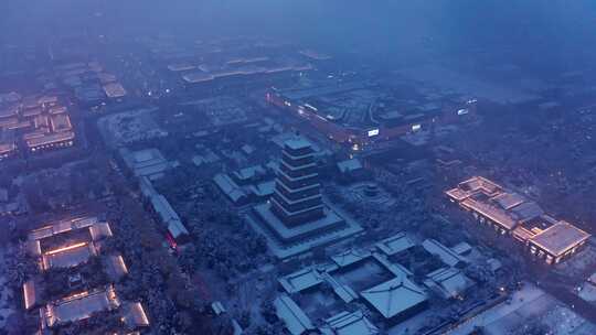 西安大雁塔亮灯雪景