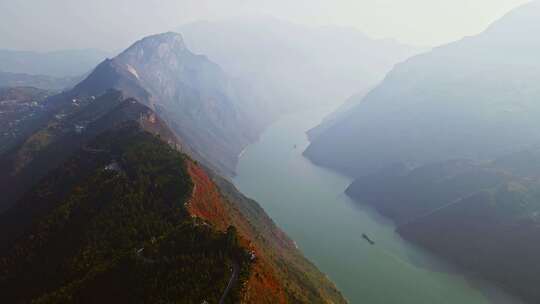 长江三峡巫峡红叶