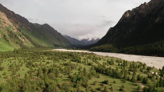 中国新疆伊犁夏特古道风景