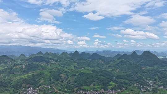 蓝天白云下的桂林山峰自然风光航拍延时高清在线视频素材下载