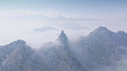 航拍雪后云海上雾中山顶寺庙秦岭南五台