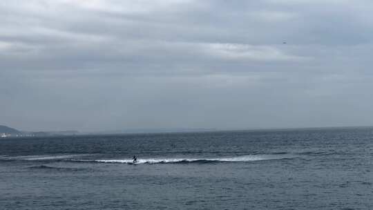 日本镰仓海边海浪视频素材模板下载