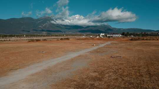 云南旅游丽江玉龙雪山草原马场视频素材模板下载