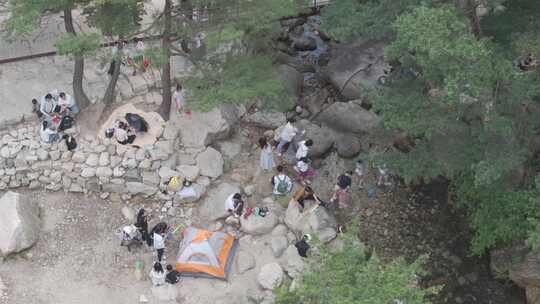 航拍山东省烟台市昆嵛山无染寺景区戏水游客