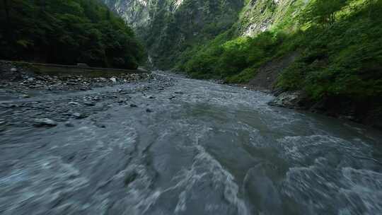【4K50帧】川西国道山谷溪流流淌FPV