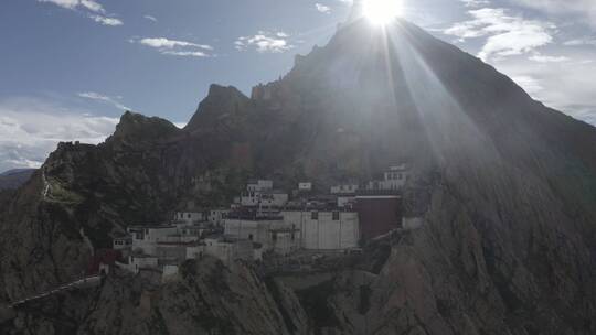 西藏航拍 寺庙 雪山 灰度