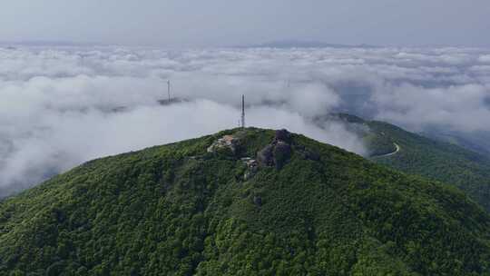 山顶云海风车航拍全景